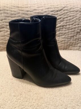 Steve Madden Classic Black Leather Pointed Toe Ankle Boots